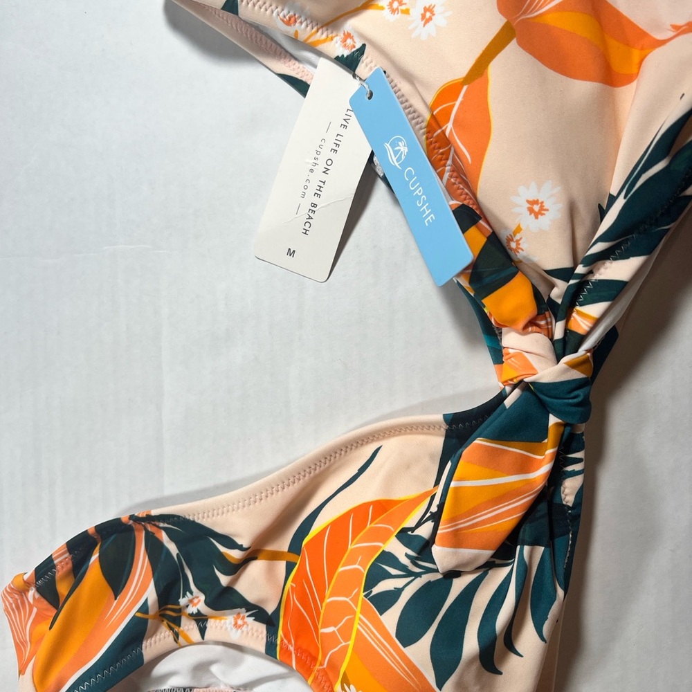 Women’s Cupshe Swimsuit Top Tropical NWT Sz M - Picture 4 of 4